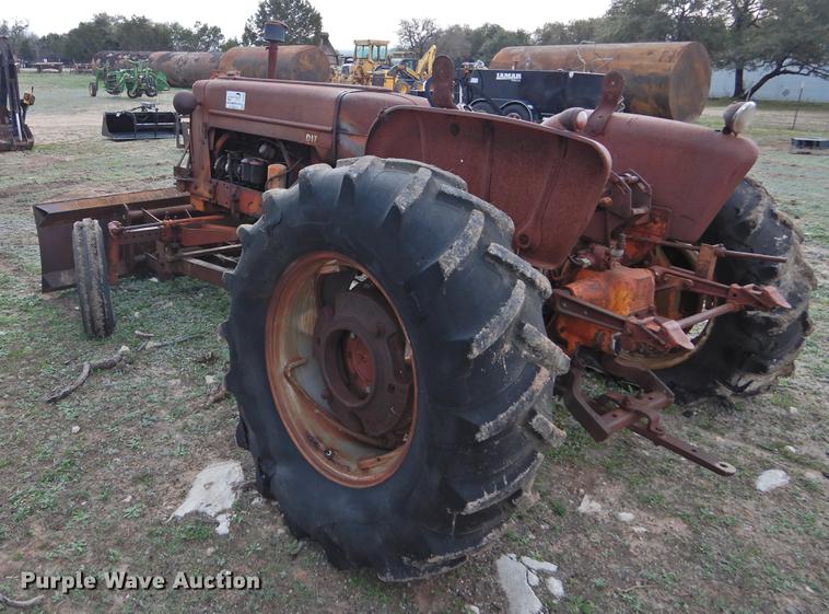 image for item DF2541 Allis Chalmers D17 tractor
