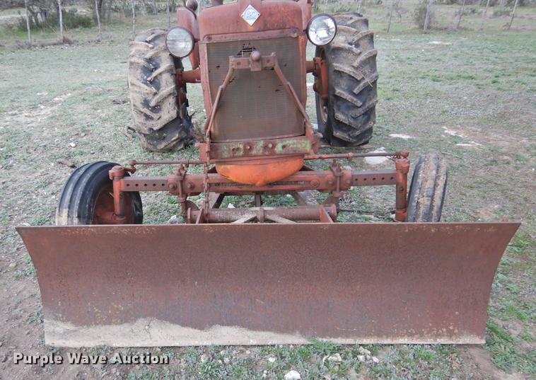 image for item DF2541 Allis Chalmers D17 tractor