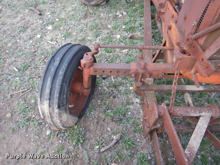 image for item DF2541 Allis Chalmers D17 tractor