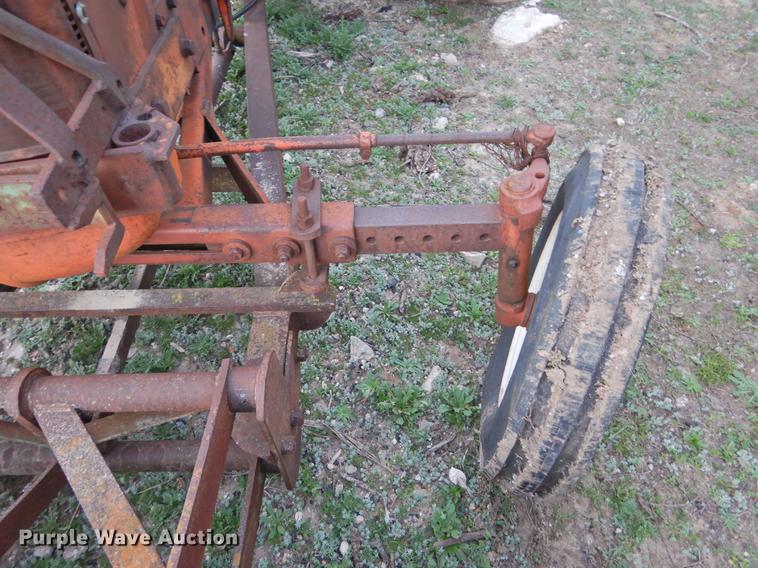 image for item DF2541 Allis Chalmers D17 tractor