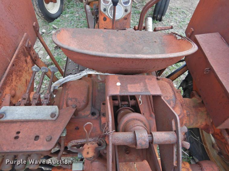 image for item DF2541 Allis Chalmers D17 tractor