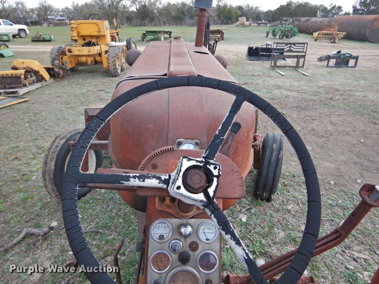 image for item DF2541 Allis Chalmers D17 tractor