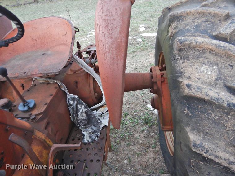 image for item DF2541 Allis Chalmers D17 tractor