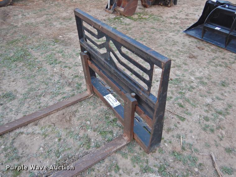 image for item DF2542 Skid steer pallet forks