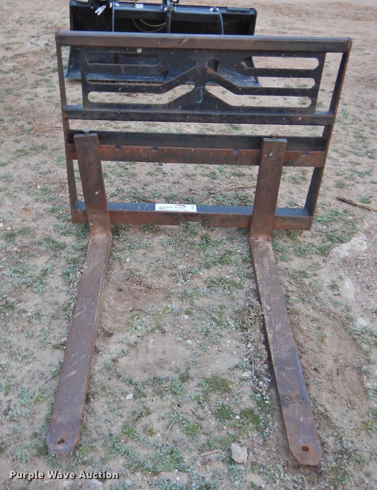 image for item DF2542 Skid steer pallet forks