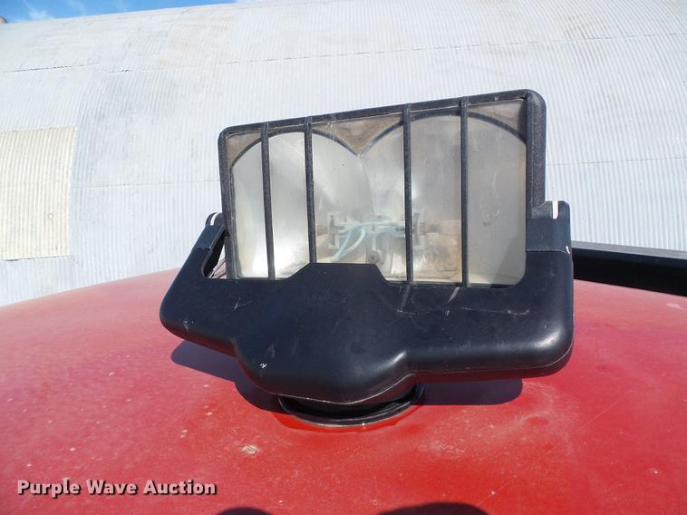 image for item DF2966 2004 Chevrolet Silverado 3500 flatbed pickup truck