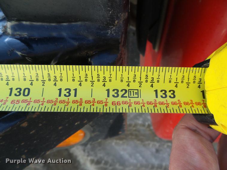 image for item DF2966 2004 Chevrolet Silverado 3500 flatbed pickup truck