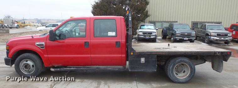 image for item DF7665 2010 Ford F350 Super Duty Crew Cab flatbed pickup truck