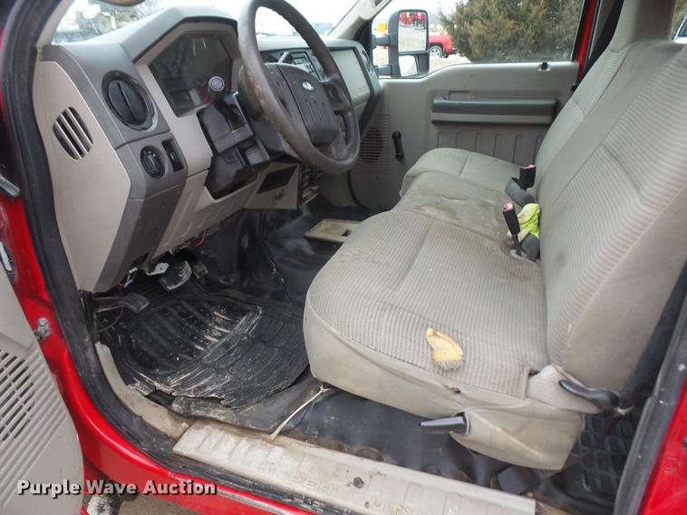 image for item DF7665 2010 Ford F350 Super Duty Crew Cab flatbed pickup truck