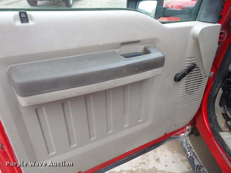 image for item DF7665 2010 Ford F350 Super Duty Crew Cab flatbed pickup truck