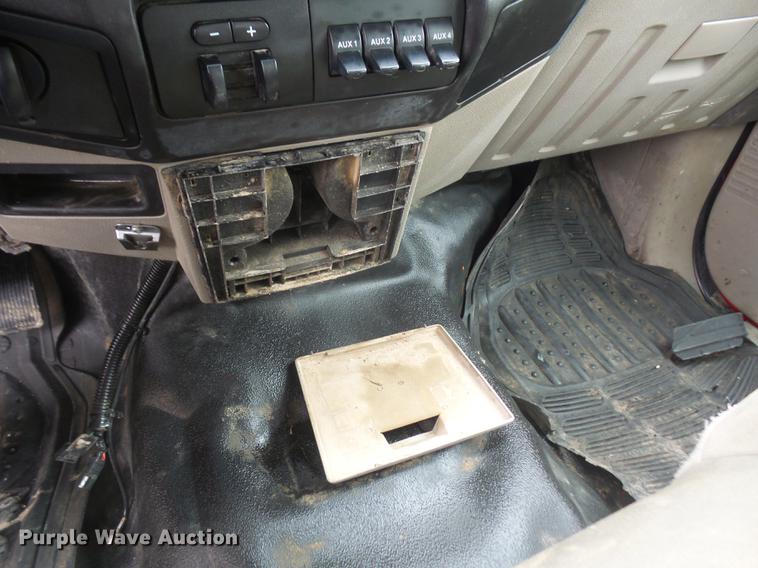 image for item DF7665 2010 Ford F350 Super Duty Crew Cab flatbed pickup truck