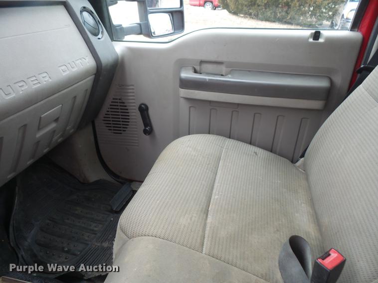 image for item DF7665 2010 Ford F350 Super Duty Crew Cab flatbed pickup truck