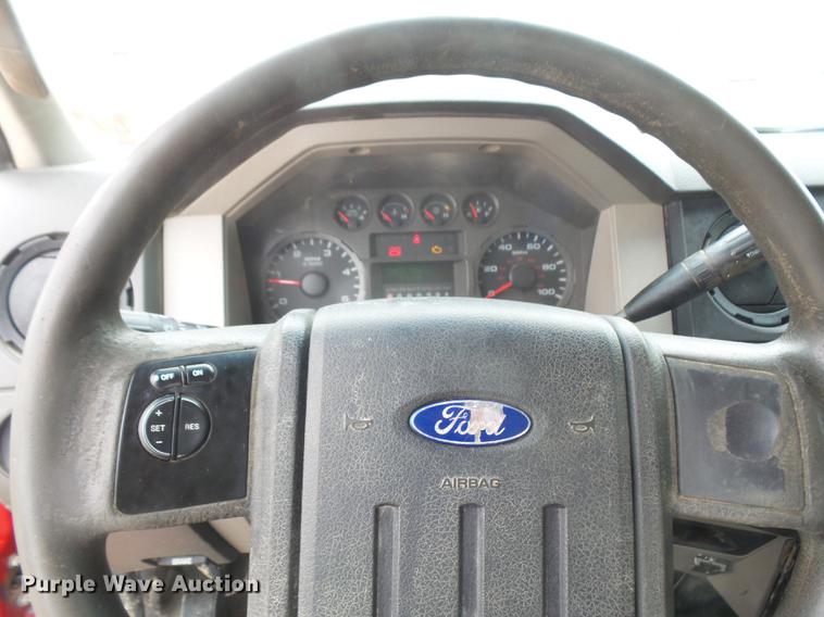 image for item DF7665 2010 Ford F350 Super Duty Crew Cab flatbed pickup truck