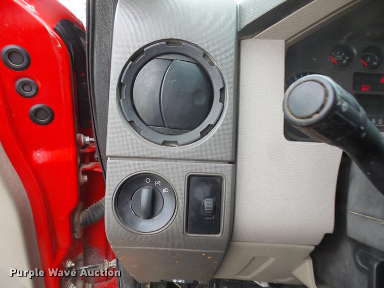 image for item DF7665 2010 Ford F350 Super Duty Crew Cab flatbed pickup truck