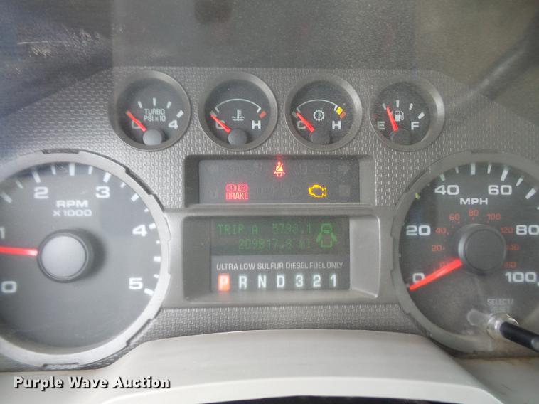 image for item DF7665 2010 Ford F350 Super Duty Crew Cab flatbed pickup truck