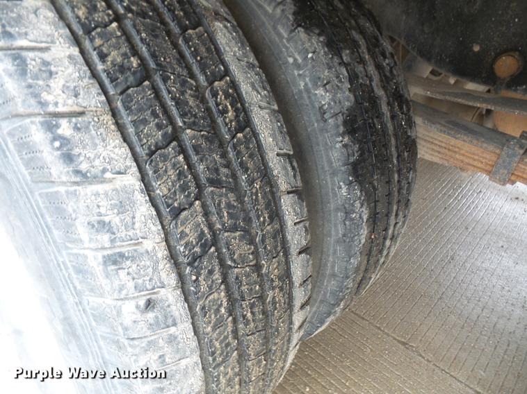 image for item DF7665 2010 Ford F350 Super Duty Crew Cab flatbed pickup truck