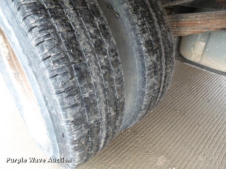 image for item DF7665 2010 Ford F350 Super Duty Crew Cab flatbed pickup truck