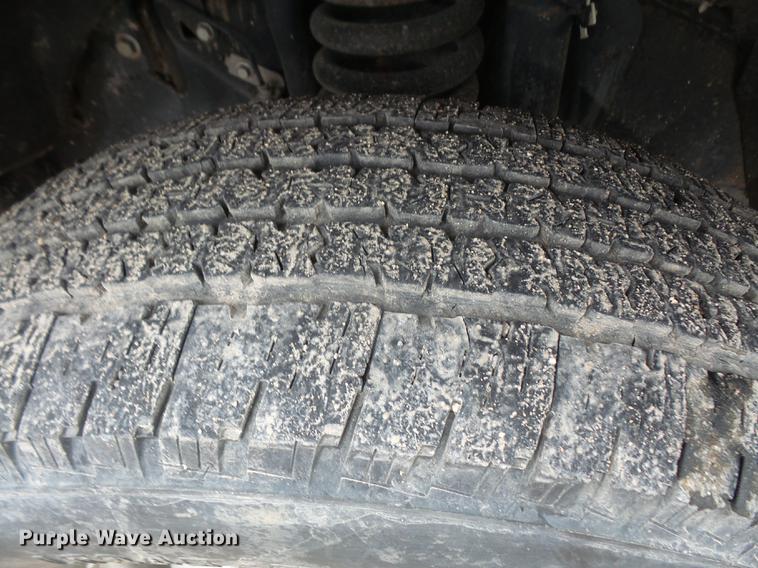 image for item DF7665 2010 Ford F350 Super Duty Crew Cab flatbed pickup truck