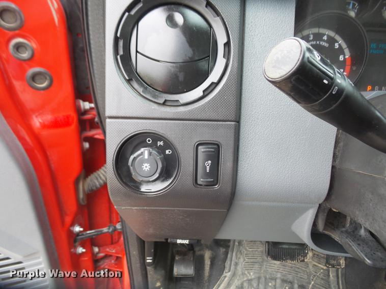 image for item DF7666 2011 Ford F250 Super Duty pickup truck