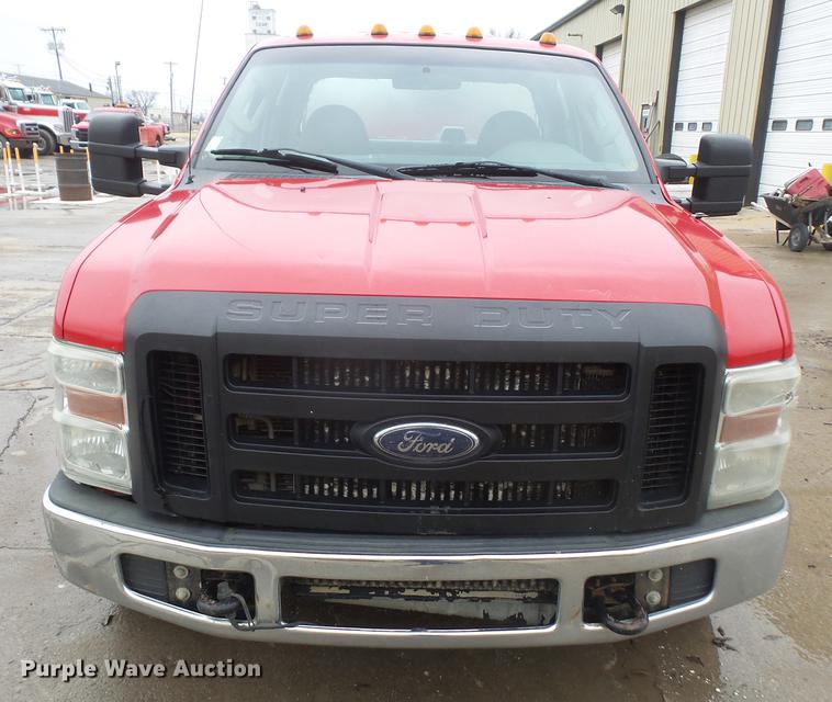 image for item DF7667 2008 Ford F350 Super Duty Crew Cab pickup truck chassis