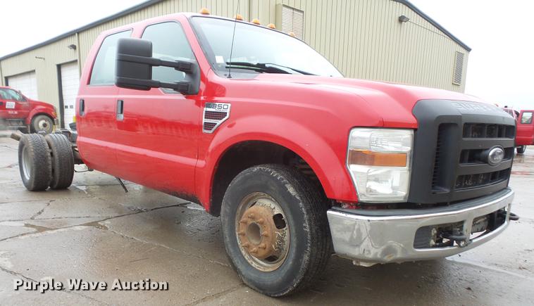 image for item DF7667 2008 Ford F350 Super Duty Crew Cab pickup truck chassis