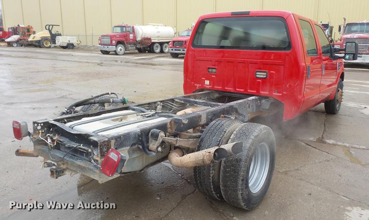 image for item DF7667 2008 Ford F350 Super Duty Crew Cab pickup truck chassis