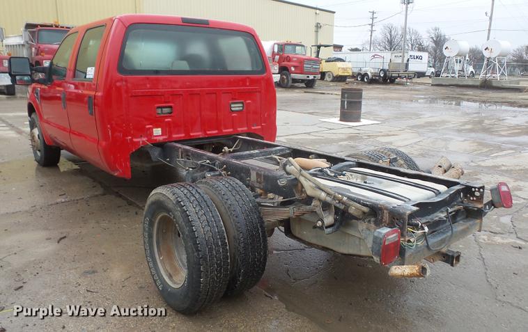 image for item DF7667 2008 Ford F350 Super Duty Crew Cab pickup truck chassis