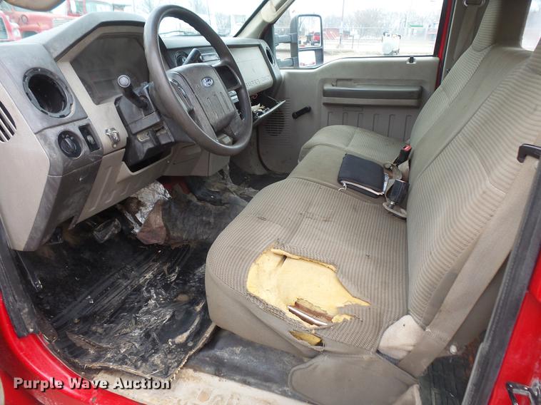 image for item DF7667 2008 Ford F350 Super Duty Crew Cab pickup truck chassis