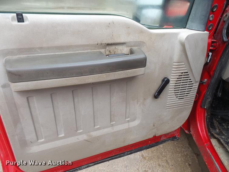 image for item DF7667 2008 Ford F350 Super Duty Crew Cab pickup truck chassis