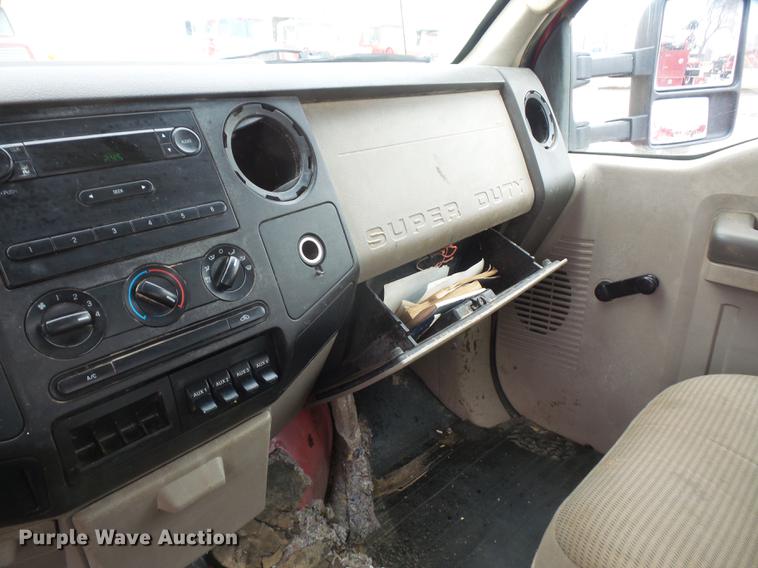 image for item DF7667 2008 Ford F350 Super Duty Crew Cab pickup truck chassis