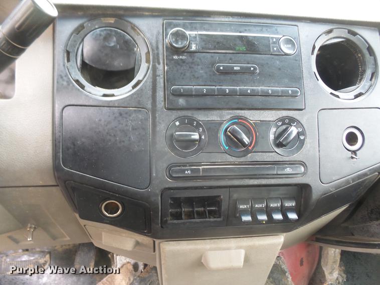 image for item DF7667 2008 Ford F350 Super Duty Crew Cab pickup truck chassis