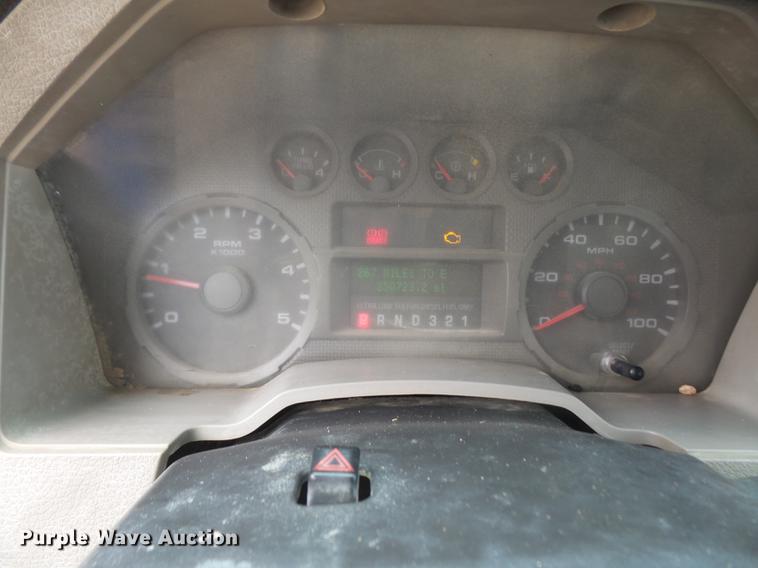 image for item DF7667 2008 Ford F350 Super Duty Crew Cab pickup truck chassis