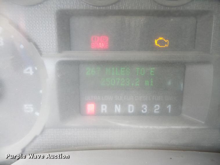 image for item DF7667 2008 Ford F350 Super Duty Crew Cab pickup truck chassis