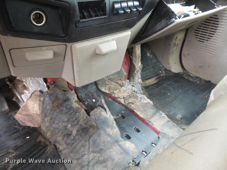 image for item DF7667 2008 Ford F350 Super Duty Crew Cab pickup truck chassis