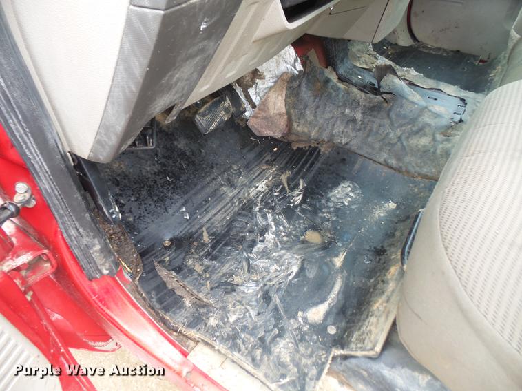 image for item DF7667 2008 Ford F350 Super Duty Crew Cab pickup truck chassis