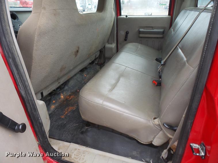 image for item DF7667 2008 Ford F350 Super Duty Crew Cab pickup truck chassis