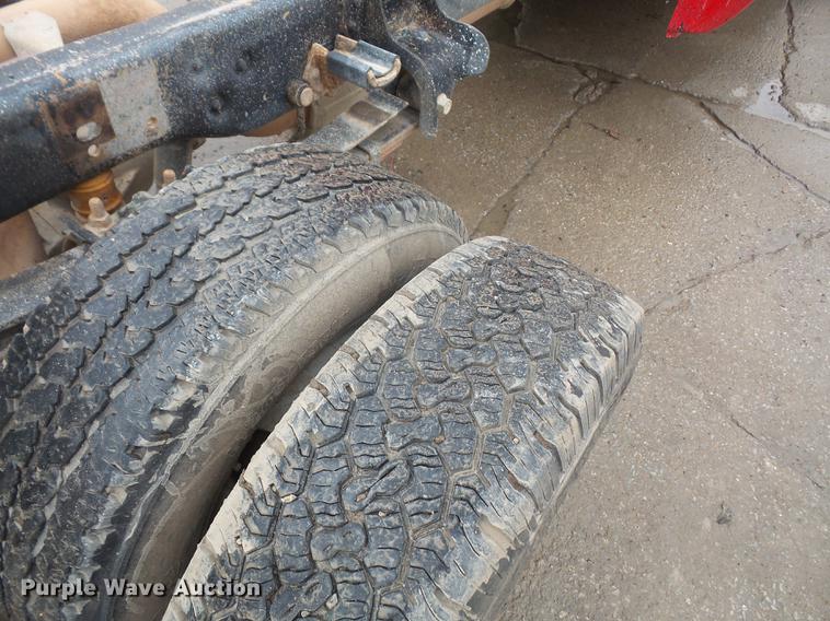 image for item DF7667 2008 Ford F350 Super Duty Crew Cab pickup truck chassis