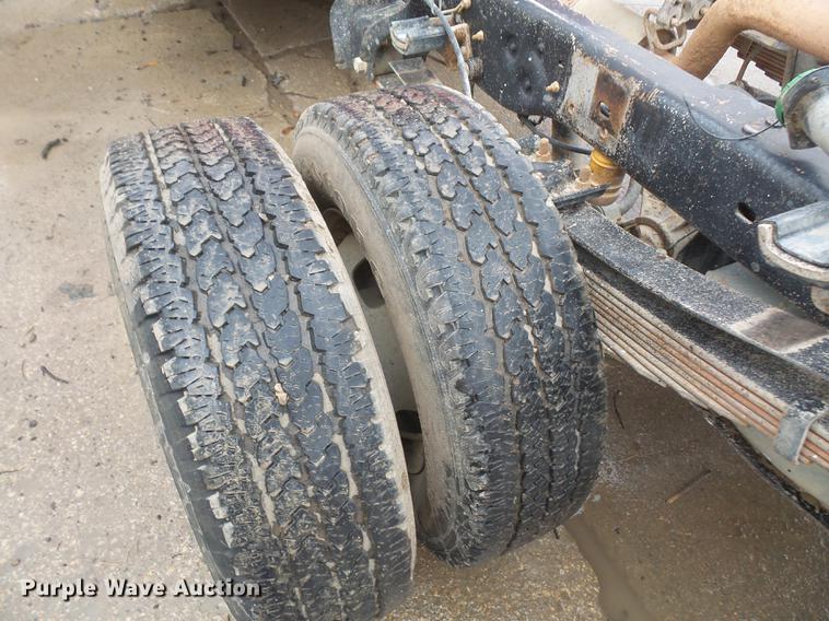 image for item DF7667 2008 Ford F350 Super Duty Crew Cab pickup truck chassis