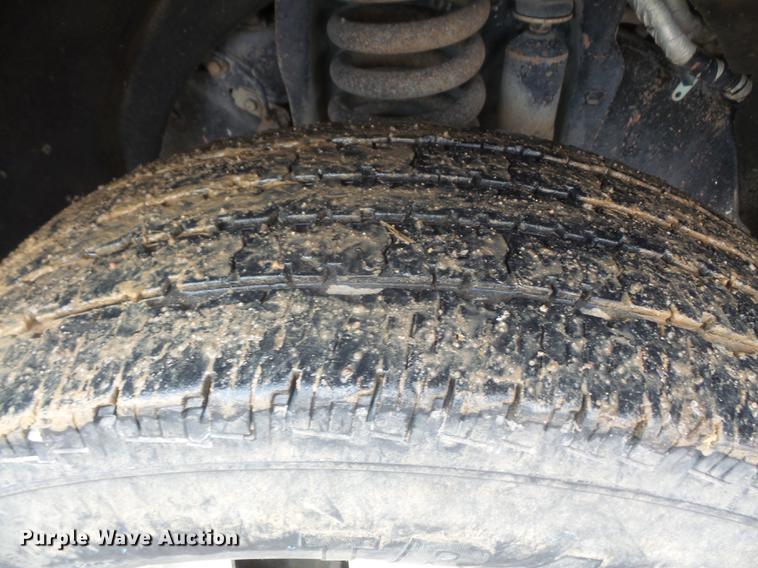 image for item DF7667 2008 Ford F350 Super Duty Crew Cab pickup truck chassis