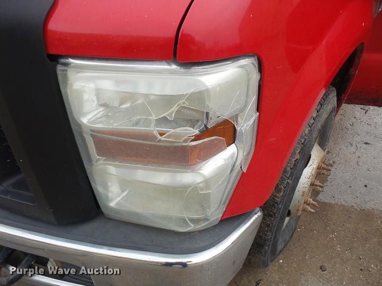 image for item DF7667 2008 Ford F350 Super Duty Crew Cab pickup truck chassis