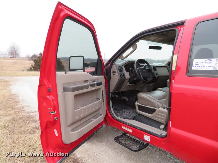image for item DG3888 2008 Ford F550 Super Duty XL Crew Cab flatbed pickup truck