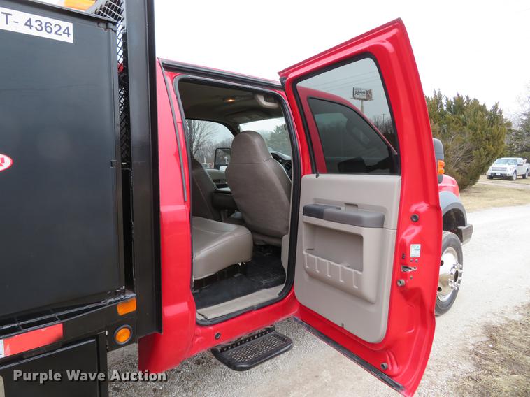 image for item DG3888 2008 Ford F550 Super Duty XL Crew Cab flatbed pickup truck
