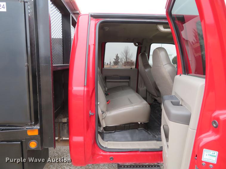 image for item DG3888 2008 Ford F550 Super Duty XL Crew Cab flatbed pickup truck