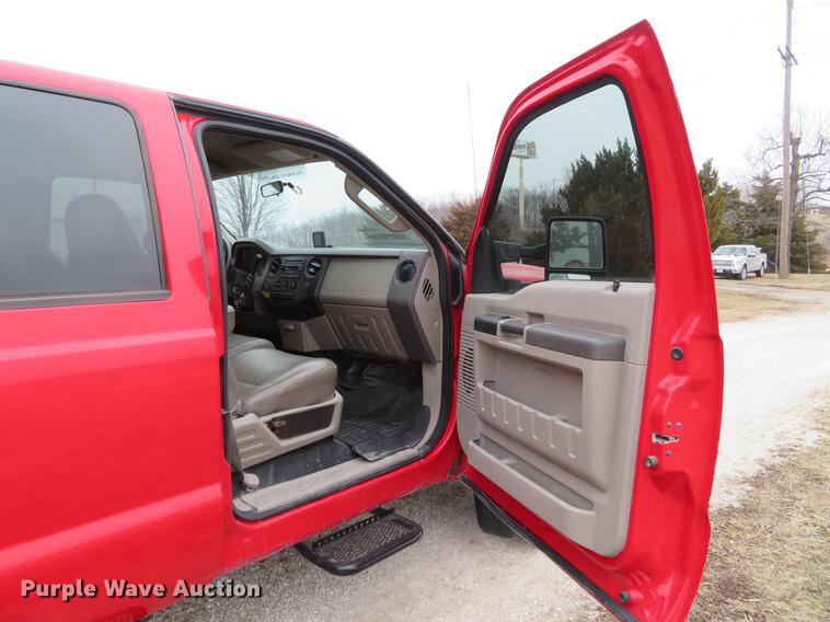 image for item DG3888 2008 Ford F550 Super Duty XL Crew Cab flatbed pickup truck