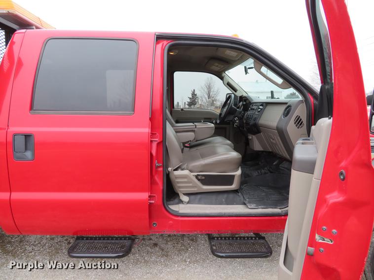 image for item DG3888 2008 Ford F550 Super Duty XL Crew Cab flatbed pickup truck