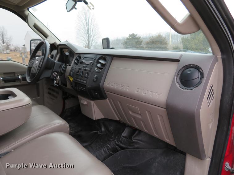image for item DG3888 2008 Ford F550 Super Duty XL Crew Cab flatbed pickup truck