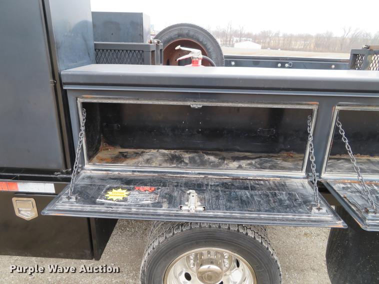 image for item DG3888 2008 Ford F550 Super Duty XL Crew Cab flatbed pickup truck