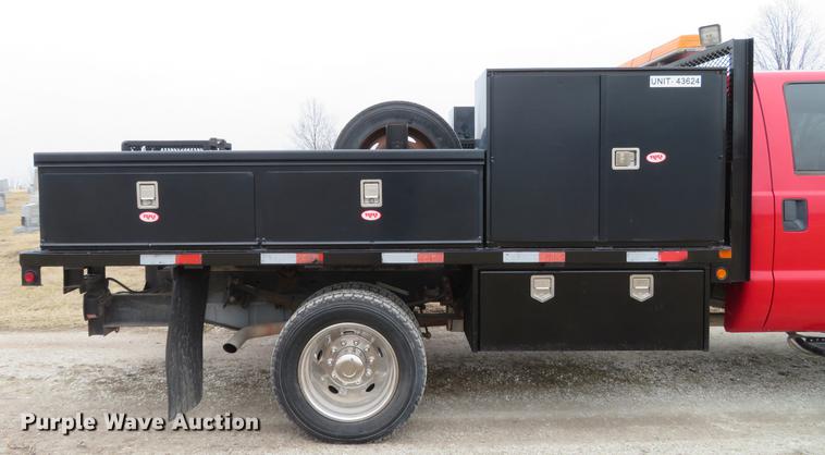 image for item DG3888 2008 Ford F550 Super Duty XL Crew Cab flatbed pickup truck