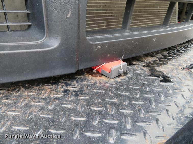 image for item DG3888 2008 Ford F550 Super Duty XL Crew Cab flatbed pickup truck