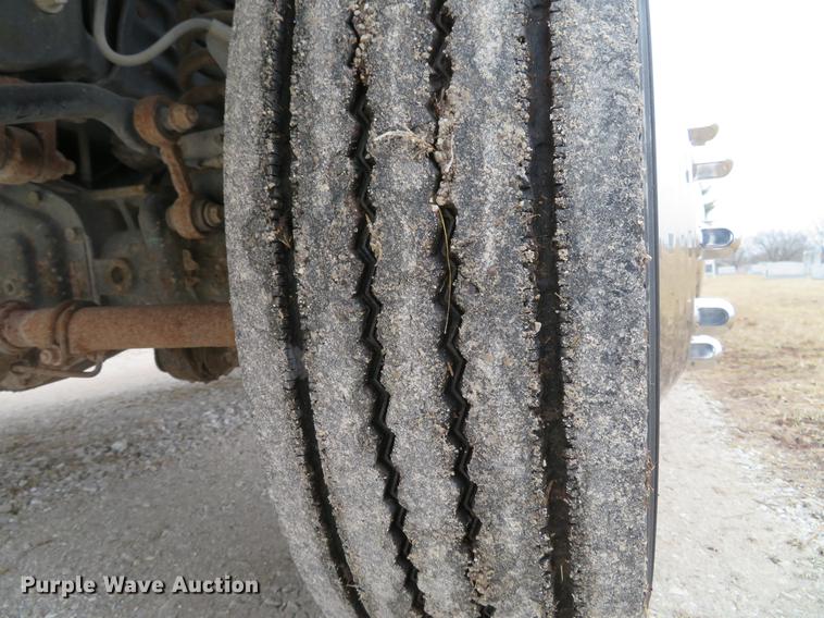 image for item DG3888 2008 Ford F550 Super Duty XL Crew Cab flatbed pickup truck